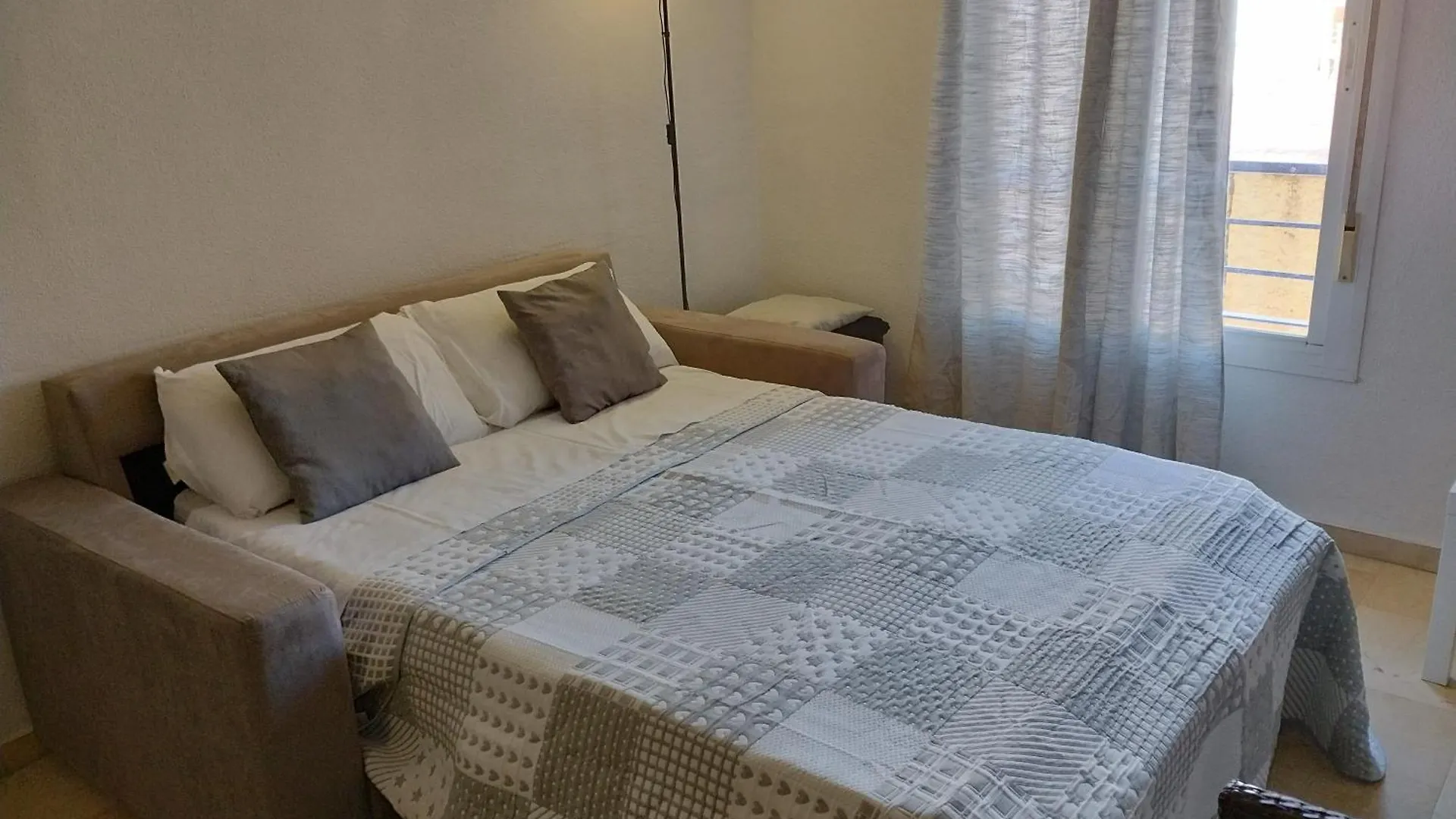 Malaga Yellow Duplex Free Parking And Terrace Apartment